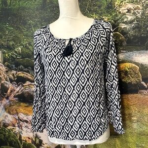 Faded Glory Black and White Diamond Pattern Blouse